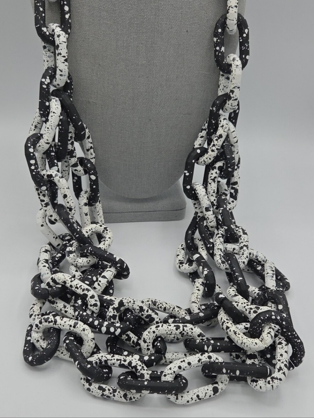 5 for $25! Sassy Jones Black & White Speckled Chain Statement Necklace